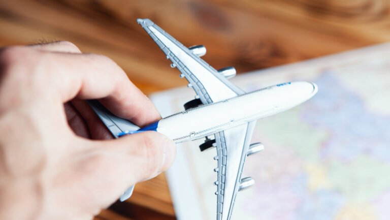 Read more about the article Loyalty Showdown: 7 Best Frequent Flyer Programs for Free Flights